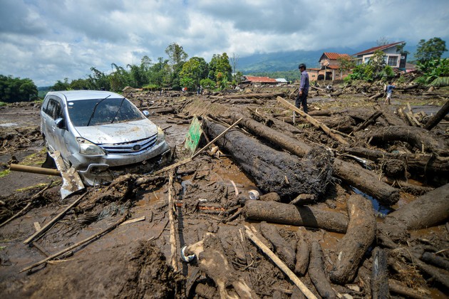 Indonesia también atacado por inundaciones: 43 muertos y 15 desaparecidos
