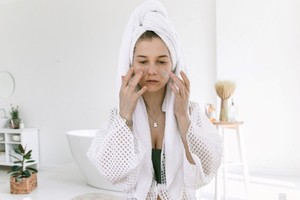 Falso autocuidado: cómo los baños de sales, las velas aromáticas o las clases de yoga ocultan el cuidado personal real