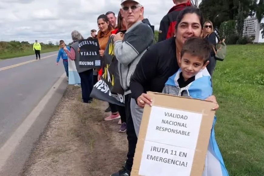 En Emilia, como en otros tantos lugares, la gente se manifestó por el estado de la Ruta 11.
