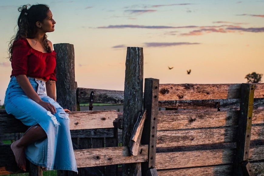 “No puedo desconocer que me gusta ser una artista lo más integral posible. Todos los lenguajes convergen en mí. Si bien mi eje es el canto, todo lo que voy experimentando desde la danza, suma muchísimo”, afirmó la cantautora. Foto: Gentileza Diego Nuccera