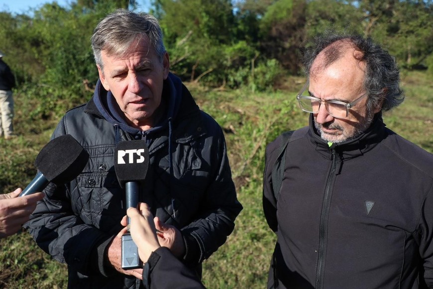 Retro. La máquina trabaja en el campo a donde buscan cuerpos enterrados de forma clandestina durante la dictadura.

Gentileza.