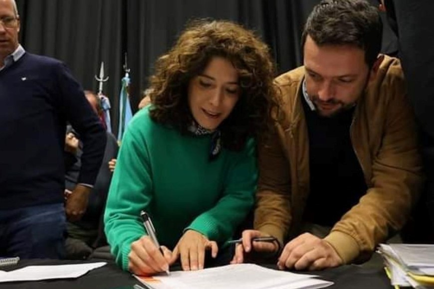 Gonzalo Braidot, intendente de Avellaneda, junto a Paula Mitre, intendente de Vera.