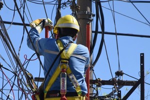 El Jefe Comunal añadió que además se va a colocar la nueva luminaria urbana, mejorando la iluminación y seguridad en todo ese sector.