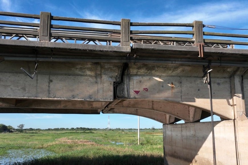 La obra comprende la colocación de las ménsulas suplementarias debajo de las vigas “Gerber”. Foto: Fernando Nicola