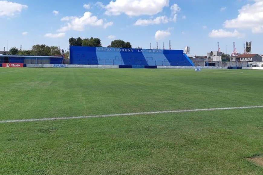 La cancha de San Telmo. "Un 24 de noviembre de 1929 se jugó el primer partido oficial en nuestro actual Estadio ubicado en Las Heras y Vieytes del Barrio Isla Maciel, Partido de Avellaneda. Hoy, nuestro Club sigue jugando sus partidos oficiales de AFA en dicho estadio.