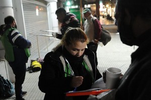 Banco. La gente que no tiene un techo busca cobijo donde encuentre.

Mauricio Garín.