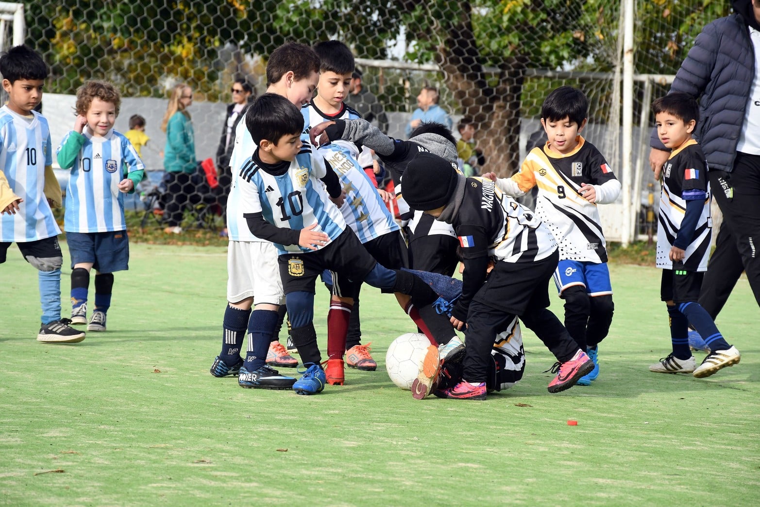 En el club Bahco los niños de distintas escuelitas de fútbol disfrutaron de un encuentro formidable en su quinto encuentro en este 2024.