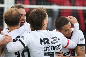 Todas esas buenas sensaciones que Larriera intenta impregnar en el ambiente “rojinegro”, contrastan con la preocupación que ronda su cabeza luego del escandaloso final que presenció en Paraná, luego de la victoria por 1 a 0 de su equipo sobre Riestra, que le otorgó la clasificación a octavos de final de la Copa Argentina.