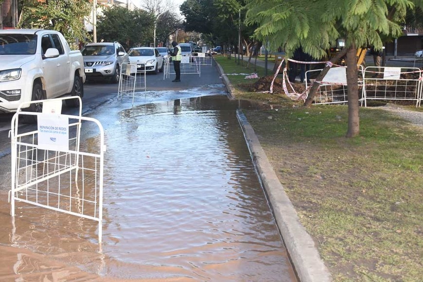 El histórico socavón de bulevar y Urquiza. La foto es de 2022. Crédito: Flavio Raina.