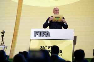 El presidente de la FIFA, Gianni Infantino, desvela en Tailandia que Brasil es el ganador de la candidatura para albergar la Copa Mundial Femenina. Reuters