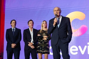 Juan Antonio Priano, Presidente y Fundador de Cablevideo, junto a sus hijos. 