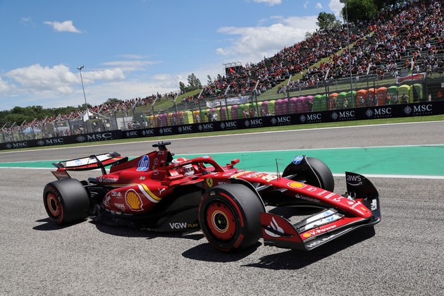 Leclerc se quedó con la primera práctica en Imola
