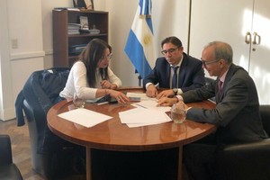 La Ministra de Capital Humano, Sandra Pettovello; el subsecretario de Políticas Universitarias, Alejandro Álvarez; y el secretario de Educación, Carlos Torrendell.