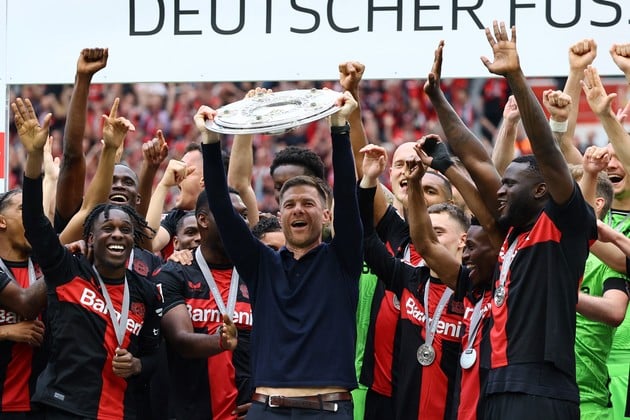 Histórico: el Leverkusen de Xabi Alonso le ganó al Augsburgo y cerró la Bundesliga invicto