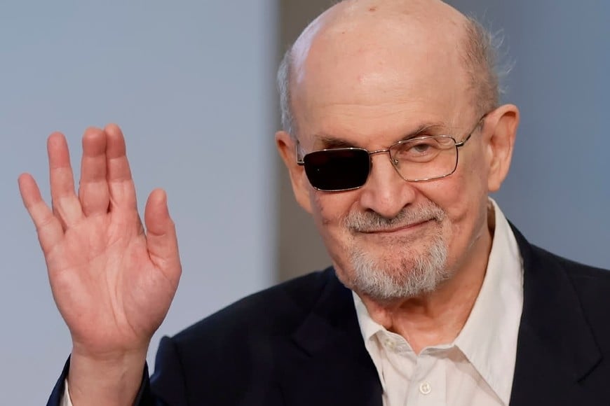 Salman Rushdie en una imagen de este año. Perdió un ojo en el atentado de hace casi dos años. DW