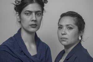 Dalila Escorihuela y Verónica Pipelo en el rol de Frida e Isolda. Crédito: Gabriel Carlini.