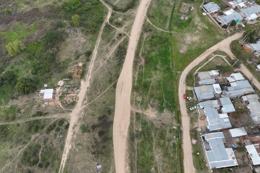 Extracción. La tierra utilizada era retirada de la isla, en Colastiné Sur, pero con la crecida del río se cubrió de agua y ahora buscan una alternativa.

Fernando Nicola.