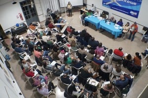 La docencia pública nucleada en Amsafe realizó la asamblea provincial en la noche de este miércoles en la que resolvió "percibir, en disconformidad" la oferta.