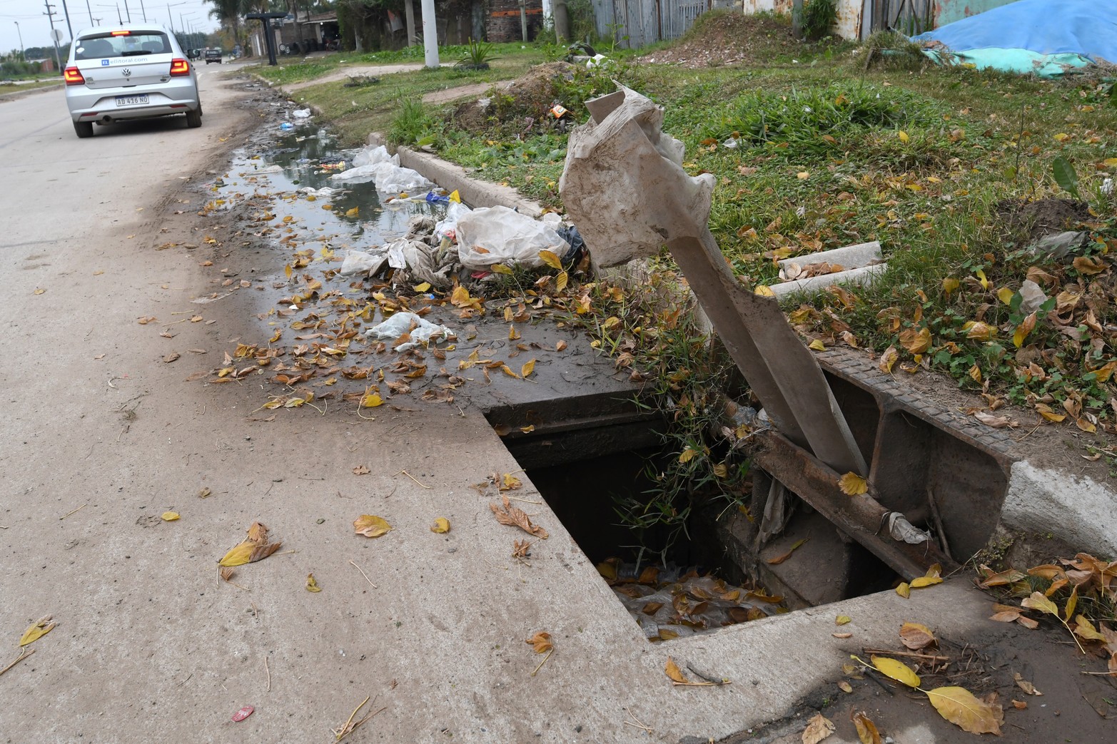 En la obra finalizada (entre Gorriti y Larrea) hay basura y faltan algunas rejillas de desagüe.