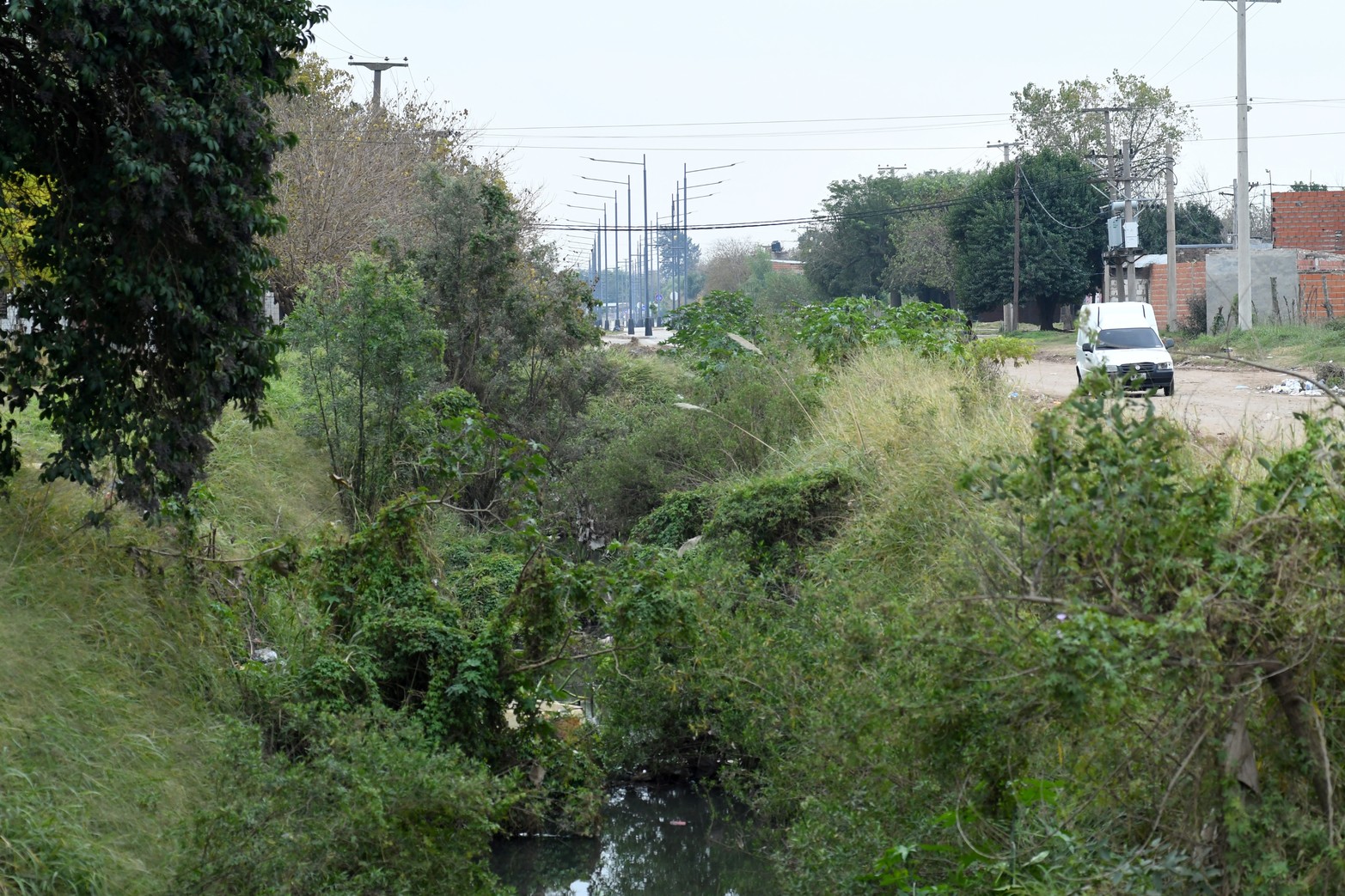 Así está el zanjón a cielo abierto. 