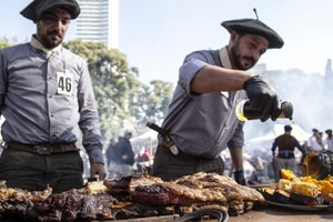 El concurso se divide en 2 modalidades: Estaca al piso y Estaca en Fogonero Elevado, con el objetivo poner en valor las costumbres y tradiciones argentinas a partir de la prácticas gastronómicas. 
Foto: Archivo