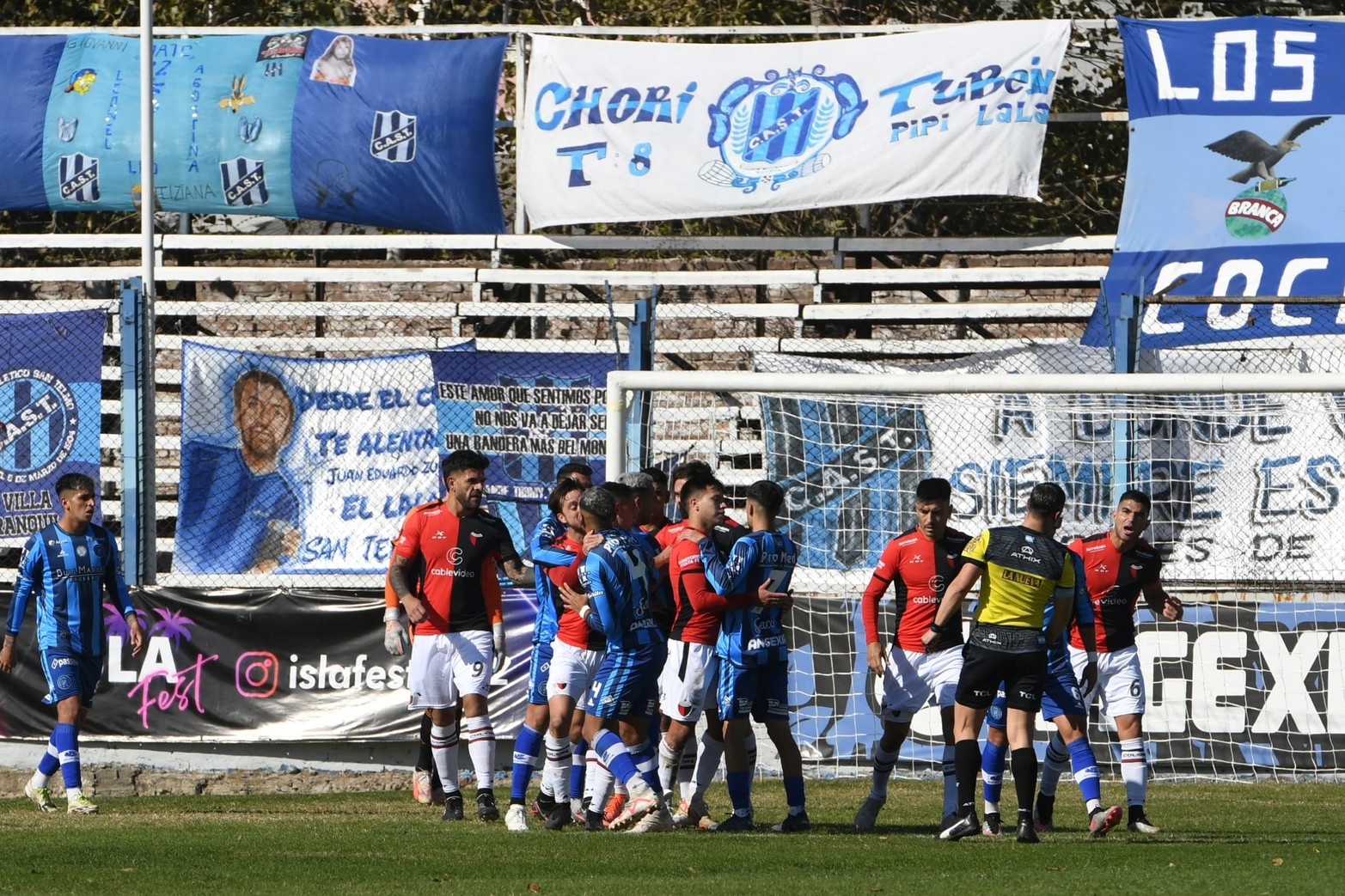 Colón perdió 2 a 0 en su visita a San Telmo.