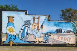 “Forma y Color” nació junto al Ente Cultural Santafesino y fue creciendo en participación y extensión territorial, posibilitando el encuentro y la inclusión mediante la manifestaciones artísticas de los diversos exponentes culturales en artes plásticas.