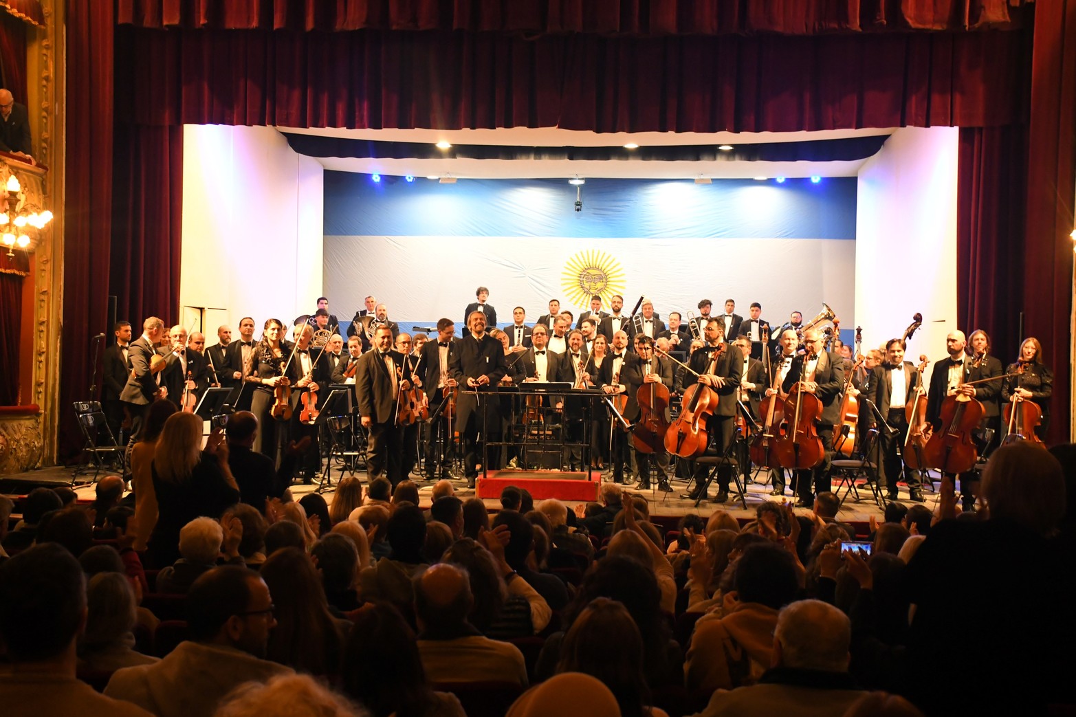 Gala de Mayo en el Teatro Municipal. Música argentina de antes y de ahora, para celebrar la Patria.