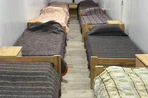 El mismo funciona en el Parque Regional (Colectora de Circunvalación y bajada Nogués) de 19 a 07 horas, con límite de ingreso hasta las 23 horas. A la vez, el municipio ofrece un teléfono de contacto para llamar en caso de ver a alguien en situación de calle: 5187069 o 4983388.