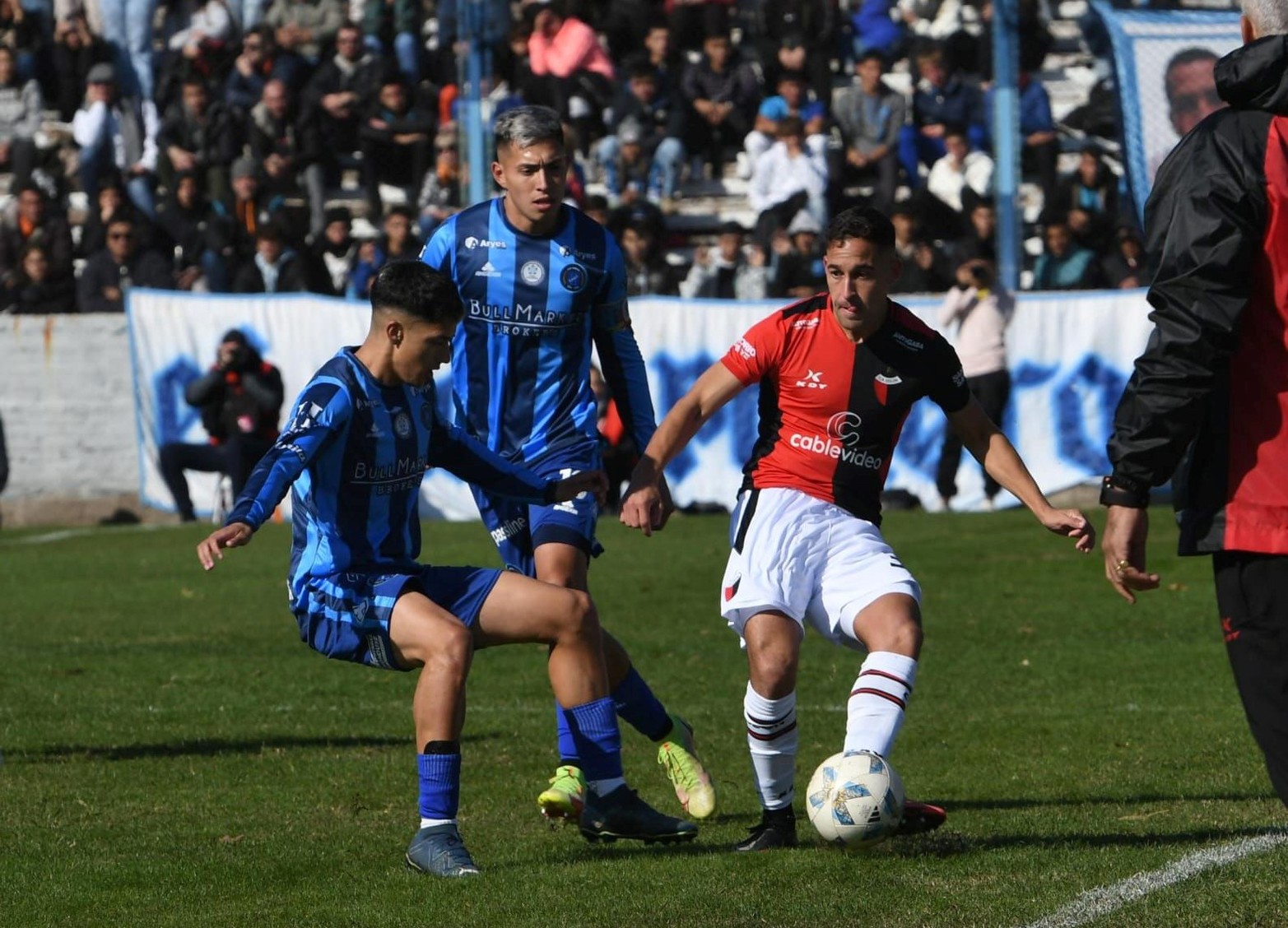 Colón perdió 2 a 0 en su visita a San Telmo.
