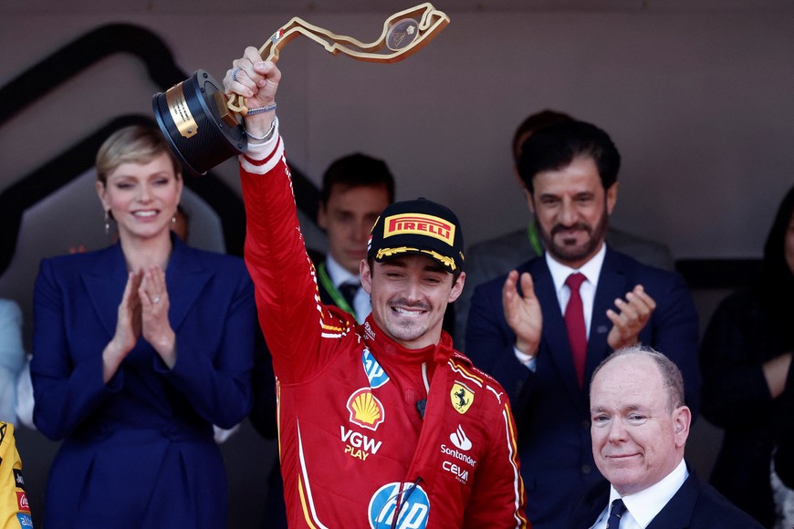 Formula One F1 - Monaco Grand Prix - Circuit de Monaco, Monaco - May 26, 2024
Ferrari's Charles Leclerc celebrates on the podium with a trophy after winning the Monaco Grand Prix alongside Prince Albert II of Monaco REUTERS/Benoit Tessier
