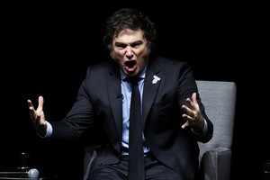 Javier Milei recorrió escenarios y sets de televisión para enaltecer su figura. Crédito: Reuters/Agustin Marcarian