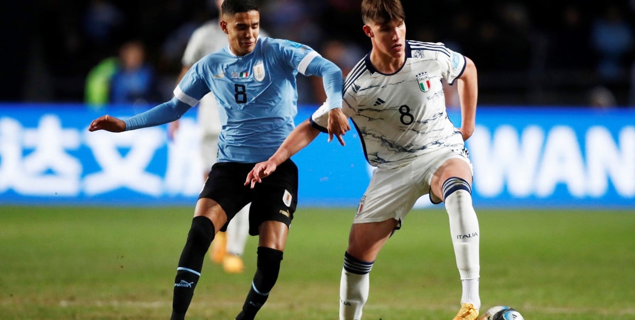 Soccer Football - FIFA Under-20 World Cup - Final - Uruguay v Italy - Estadio Unico Diego Armando Maradona, La Plata, Argentina - June 11, 2023
Uruguay's Rodrigo Chagas in action with Italy's Cesare Casadei REUTERS/Agustin Marcarian