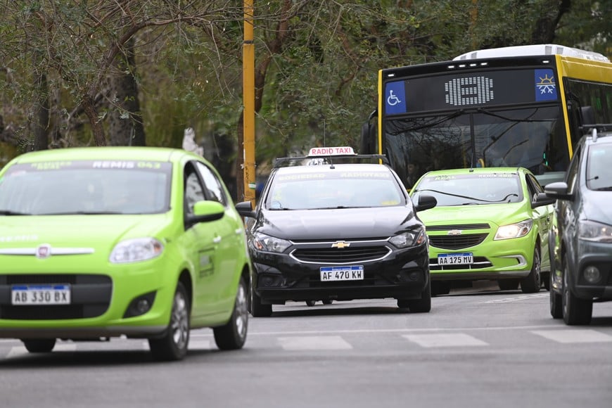 Por las nubes. Renovar un vehículo a un modelo más nuevo pasó a ser impagable para los licenciatarios de taxis y remises.