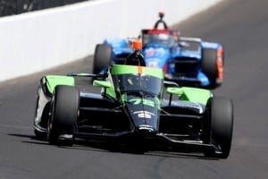 En las últimas horas el piloto argentino y Ricardo Juncos se reunieron con dirigentes de la IndyCar.