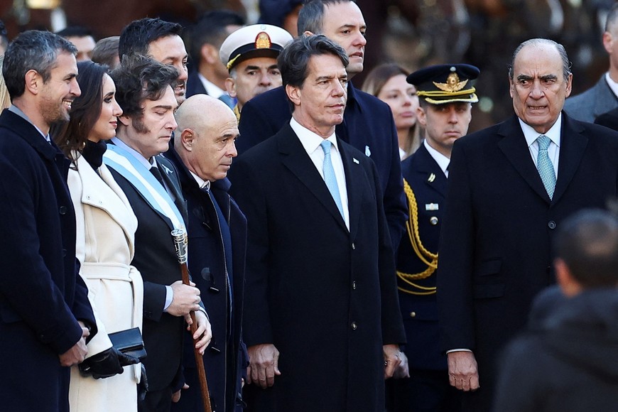 Una de las ultimas imágenes de Posse como Jefe de Gabinete, en los actos oficiales por el 25 de Mayo. Crédito: Reuters.