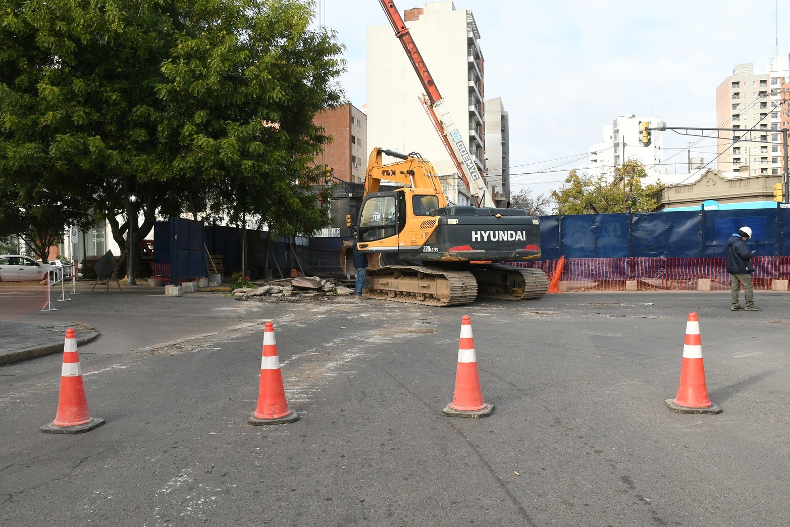 Comenzó la obra de reparación del socavón de Pellegrini y 9 de Julio.