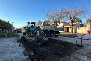 “El plan de bacheo incluirá diferentes calles de la localidad. Se comenzó con el arreglo de calles, había muchas zonas de la localidad con baches y pozos que necesitaban una corrección urgente”.