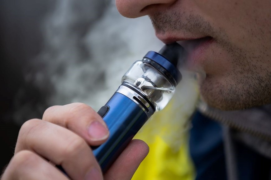 Unos 12 millones de adultos en los Estados Unidos usan cigarrillos electrónicos