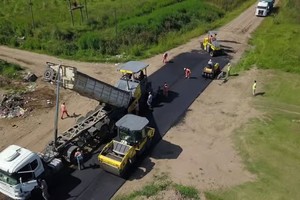 Extensión de la pavimentación de la ruta provincial 4 S, que formará parte de la circunvalación.