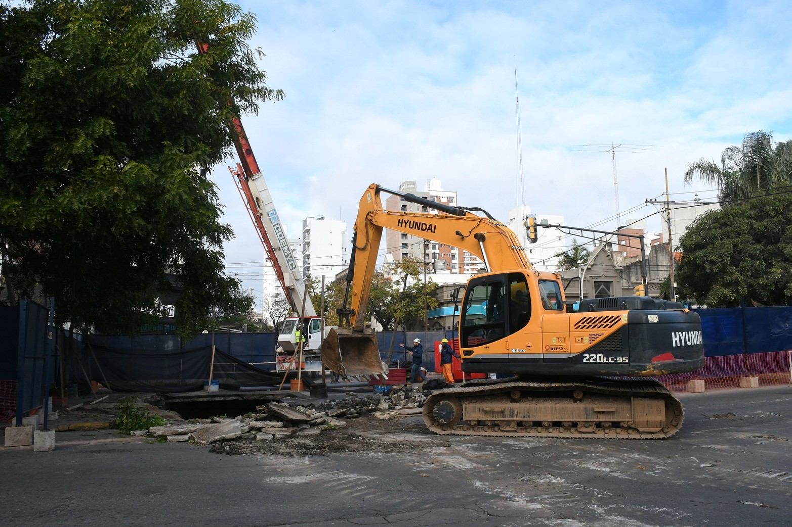 Comenzó la obra de reparación del socavón de Pellegrini y 9 de Julio.