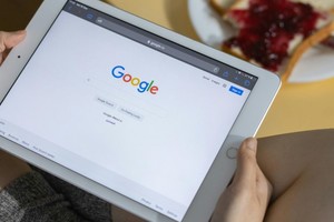 Bajo el lema “Google hará el googleo por vos”, la empresa anunció AI Overviews, la promesa de la búsqueda potenciada por inteligencia artificial.
