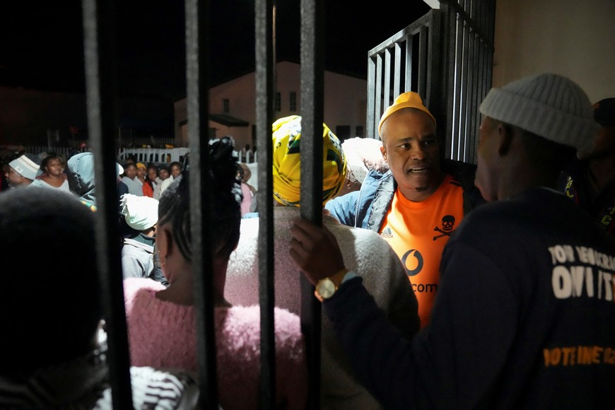 A man argues with an electoral official at a polling station, after the scheduled closing time, during the South African elections, in Masiphumelele, South Africa, May 29, 2024 REUTERS/Nic Bothma