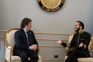 Javier Milei tras el diálogo íntimo con su par salvadoreño. Crédito: Presidencia