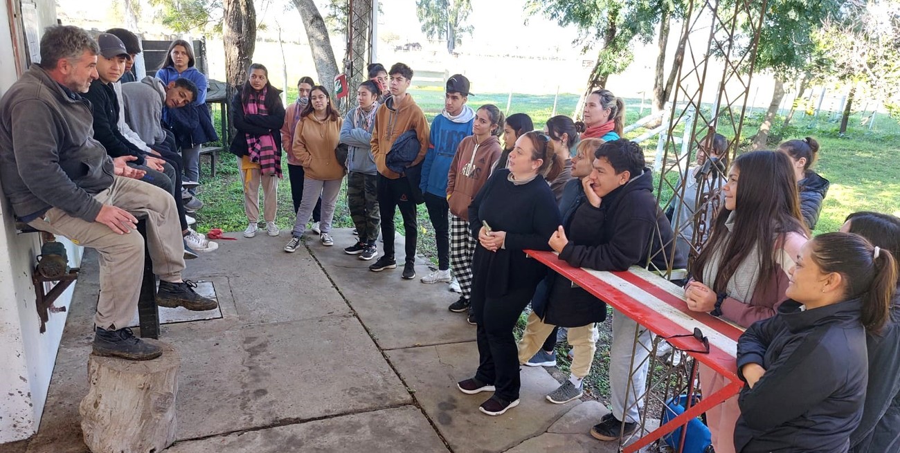 El proyecto se realiza como tarea de fin de ciclo y está basado en un programa de actividades que incluyen tareas campamentiles, primeros auxilios, recreación y juegos nocturnos.