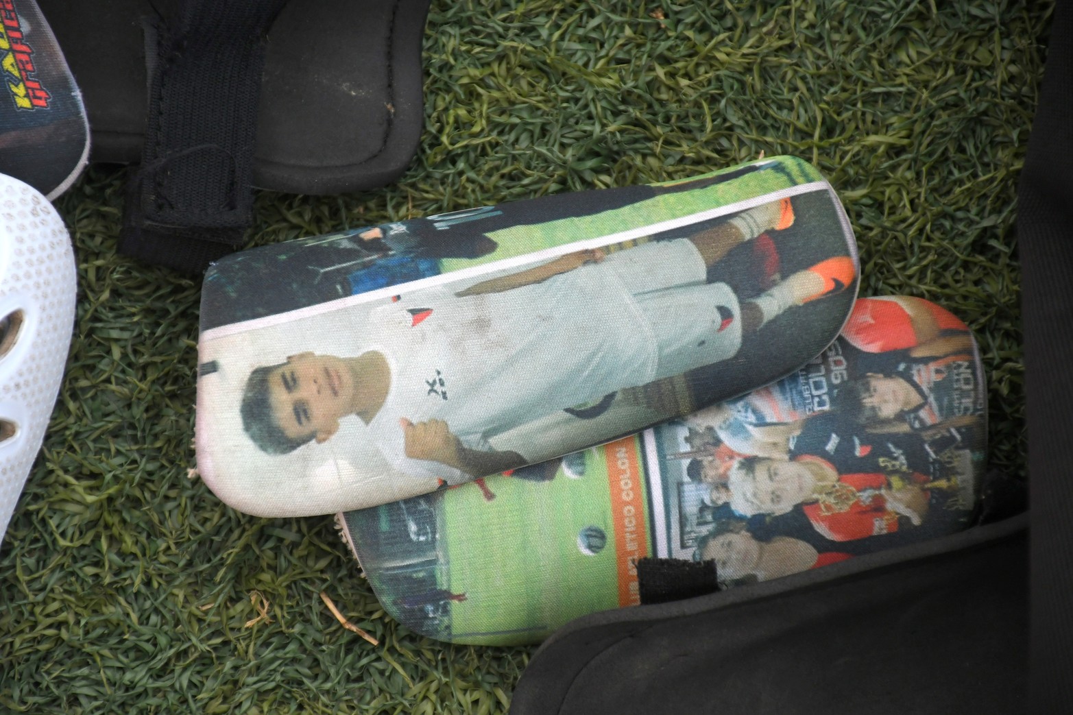 Las canilleras en las inferiores de liga. 