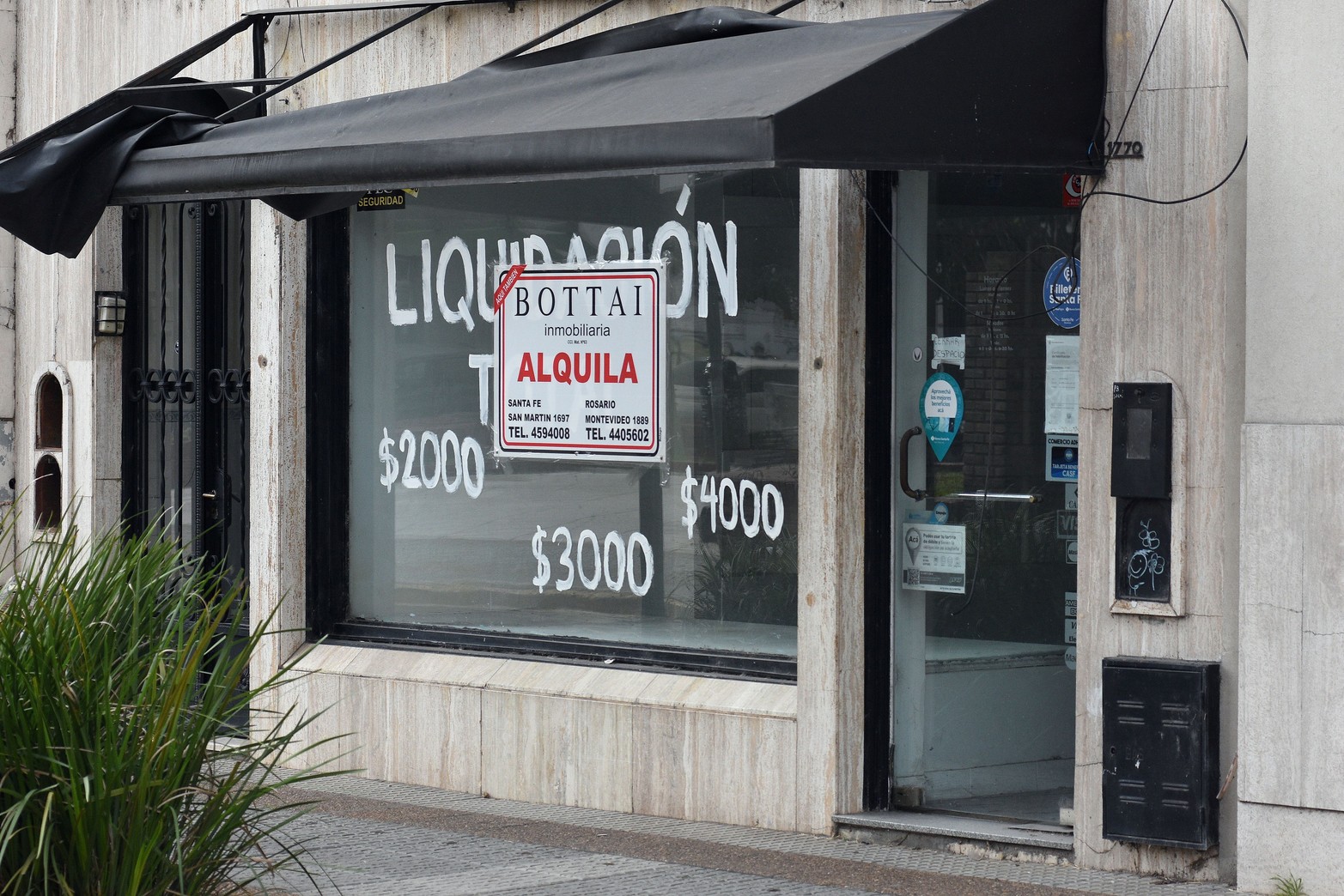 En la ciudad de Santa Fe son 1.338 los locales comerciales vacíos en medio de la crisis. De ese total, 208 están en alquiler y 54, en venta. En los últimos 6 meses la cifra aumentó al 18,87 por ciento y preocupa a los referentes del sector. Además, 34 comercios cerraron sus puertas.