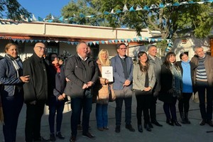 En tanto, se entregaron $ 18,609,781 a la ESSO N.º 268 “Martín Miguel de Güemes” para la colocación del cielorraso, de los pisos, la adquisición de aberturas y la renovación de las instalaciones eléctricas.