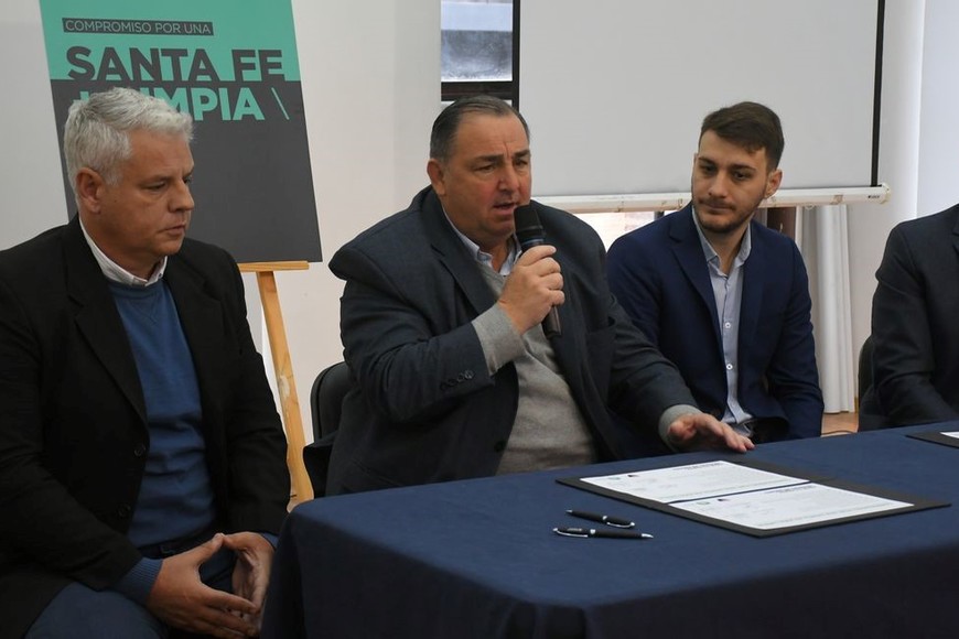 Poletti valoró que "con lo futbolera que es la ciudad es muy importante que los clubes más importantes se comprometan para tener una Santa Fe más limpia". Foto: Guillermo Di Salvatore