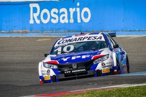 El domingo, desde las 10.10, se desarrolla la Carrera 2 de la Fiat, mientras que a las 11.20 se inicia la final del TC2000 (40 minutos + 1 vuelta).
